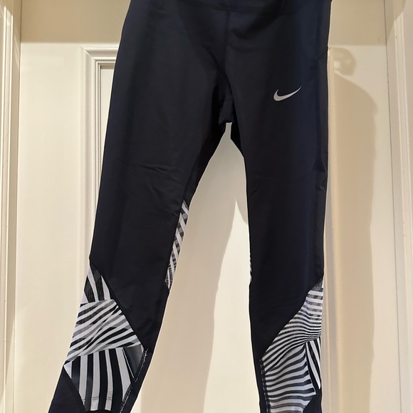 Nike Sport Crop Workout Pants - Picture 1 of 6